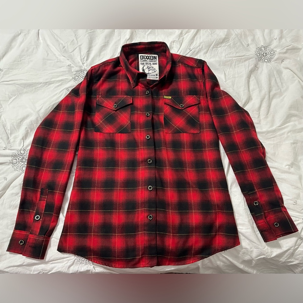 Dixxon Flannel women’s red and black flannel size Large